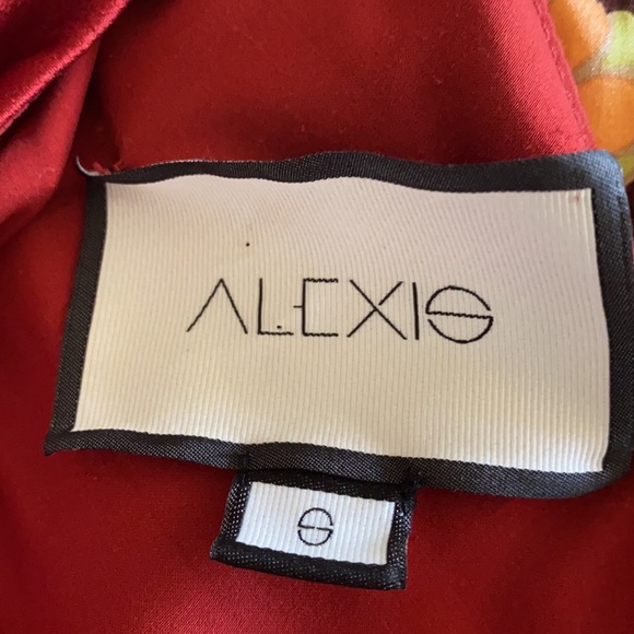 ALEXIS - Picture 2 of 3